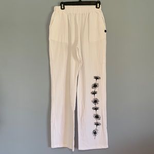 Cotton White Spring Summer Pants Size L Embroidered Black Flowers on one…